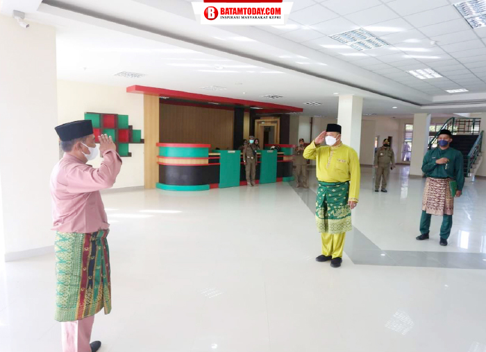 Bupati Kepulauan Anambas, Abdul Haris saat memasuki Podium